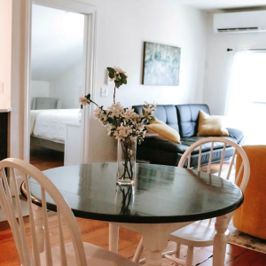 Room 301 – Queen Suite